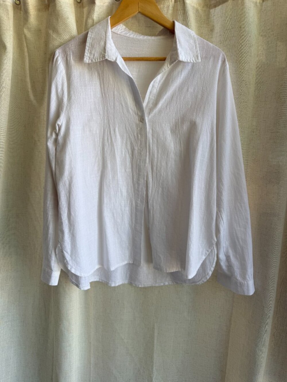 White Lightweight Button Up Shirt Size Medium Minimal Classic